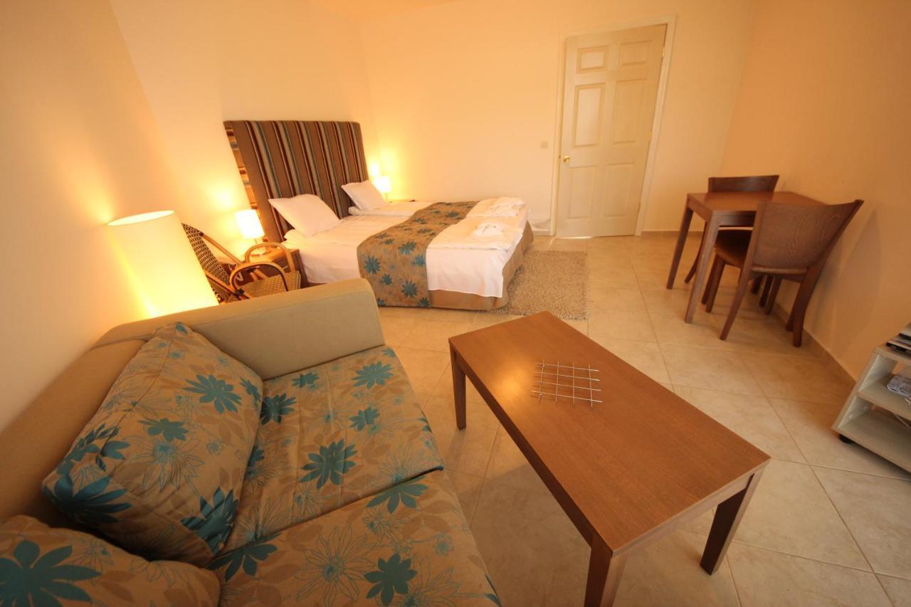 Menada Sozopol Apartments ภายนอก รูปภาพ